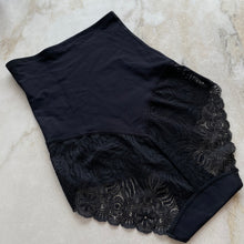 Charger l&#39;image dans la galerie, Culotte gainante Simone Pérèle taille haute noire

