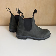 Charger l'image dans la galerie, Bottes 587 Classique noir rustique Blundstone
