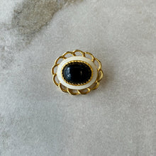 Charger l'image dans la galerie, Broche beige noir doré ronde
