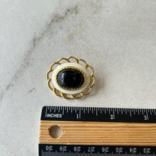 Charger l'image dans la galerie, Broche beige noir doré ronde
