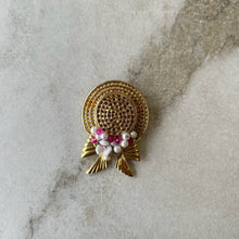Charger l'image dans la galerie, Broche chapeau et fleurs

