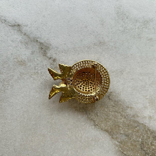 Broche chapeau et fleurs