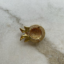 Charger l'image dans la galerie, Broche chapeau et fleurs
