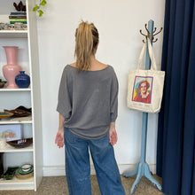 Charger l'image dans la galerie, Chandail ample Sarah Pacini
