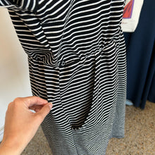Charger l'image dans la galerie, Robe lignée en jersey Molly Bracken
