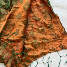 Charger l&#39;image dans la galerie, Foulard en soie orange et vert
