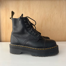 Charger l&#39;image dans la galerie, Bottes Dr Martens
