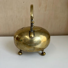 Charger l'image dans la galerie, Bouilloire théière vintage en laiton Judaica
