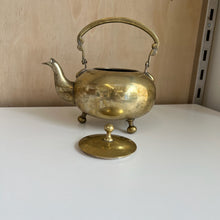 Charger l'image dans la galerie, Bouilloire théière vintage en laiton Judaica
