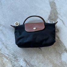 Charger l'image dans la galerie, Étui cosmétique Le Pliage avec rabat Longchamp
