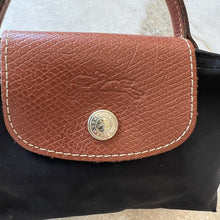 Charger l'image dans la galerie, Étui cosmétique Le Pliage avec rabat Longchamp
