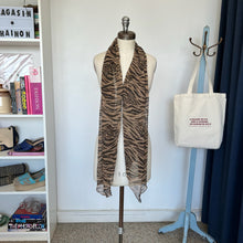 Charger l'image dans la galerie, Foulard en soie Holt Renfrew
