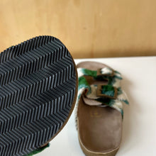 Charger l&#39;image dans la galerie, Sandales SilkWorm Treasures vertes
