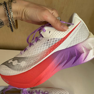 Souliers de course Endorphin Pro 4 Saucony - Les Mal-Aimés ❤️‍🩹