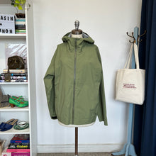 Charger l'image dans la galerie, Manteau imperméable à trois couches vert Wieden Vallier
