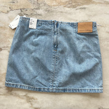 Charger l&#39;image dans la galerie, Jupe Denim Forum Aritzia
