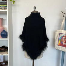 Charger l'image dans la galerie, Poncho en laine avec fourrure Liu Jo
