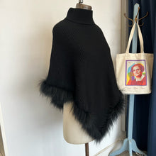 Charger l'image dans la galerie, Poncho en laine avec fourrure Liu Jo
