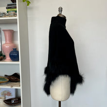 Charger l'image dans la galerie, Poncho en laine avec fourrure Liu Jo

