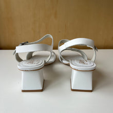 Charger l&#39;image dans la galerie, Sandales Oh my Sandals blanches
