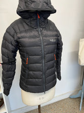 Charger l'image dans la galerie, Manteau Rab Electron Pro - Les Mal-Aimés ❤️‍🩹
