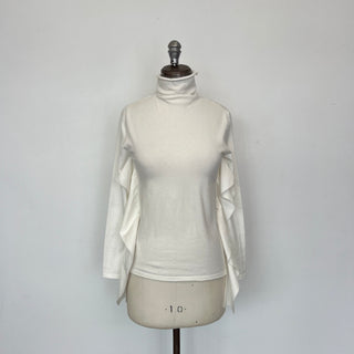 Chandail douillet col montant et franges Carla G