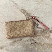 Charger l&#39;image dans la galerie, Pochette Coach
