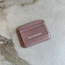 Charger l'image dans la galerie, Porte-cartes rose en cuir Balenciaga
