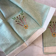 Charger l&#39;image dans la galerie, Ensemble de linge à vaisselle vintage
