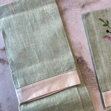 Charger l&#39;image dans la galerie, Ensemble de linge à vaisselle vintage
