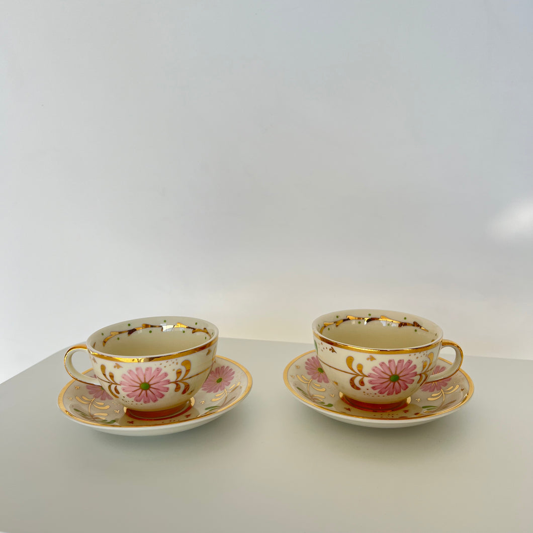 Tasses et assiettes vintage