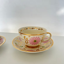 Charger l&#39;image dans la galerie, Tasses et assiettes vintage
