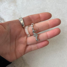 Charger l'image dans la galerie, Breloque pour bracelet hippocampe
