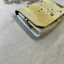 Charger l'image dans la galerie, Pochette pour cartes Lilian Farag Anthropologie - Les Mal-Aimés ❤️‍🩹
