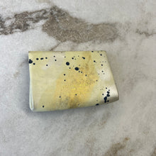 Charger l'image dans la galerie, Pochette pour cartes Lilian Farag Anthropologie - Les Mal-Aimés ❤️‍🩹
