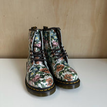 Charger l'image dans la galerie, Bottes 1460 English Garden en cuir Dr. Martens
