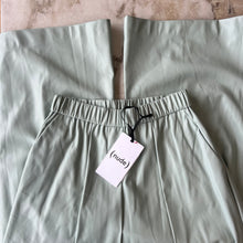 Charger l'image dans la galerie, Pantalon faux cuir (nude)
