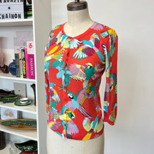 Charger l'image dans la galerie, Chandail cardigan oiseaux tropicaux Talbots
