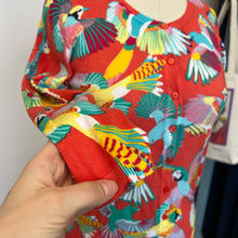 Charger l'image dans la galerie, Chandail cardigan oiseaux tropicaux Talbots
