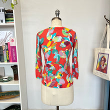 Charger l'image dans la galerie, Chandail cardigan oiseaux tropicaux Talbots
