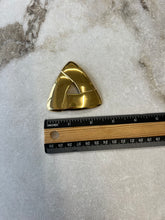Charger l'image dans la galerie, Broche triangulaire dorée Monet
