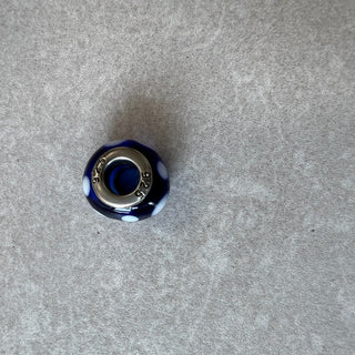 Breloque bleue et blanche