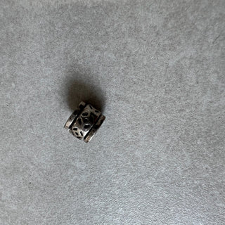 Breloque Pandora motif ajouré