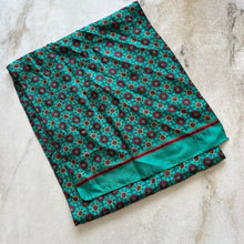 Charger l&#39;image dans la galerie, Foulard en soie Club 7 Echo
