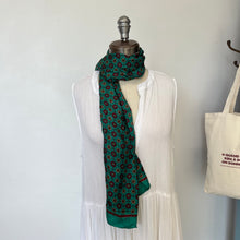 Charger l&#39;image dans la galerie, Foulard en soie Club 7 Echo
