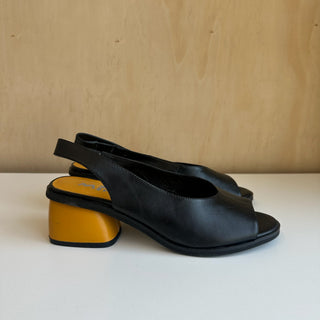 Sandales noires et jaunes Charity Mink