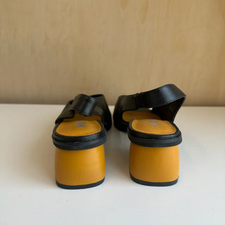Sandales noires et jaunes Charity Mink