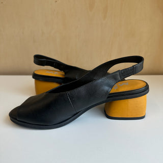 Sandales noires et jaunes Charity Mink