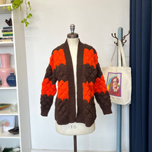 Charger l'image dans la galerie, Cardigan orange et brun Twik Simons
