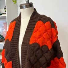 Charger l'image dans la galerie, Cardigan orange et brun Twik Simons
